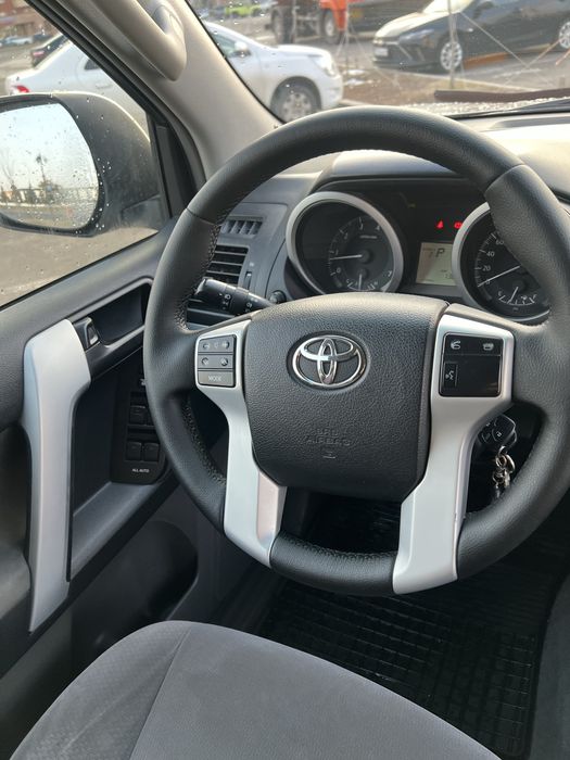 Не араб. Европеец.