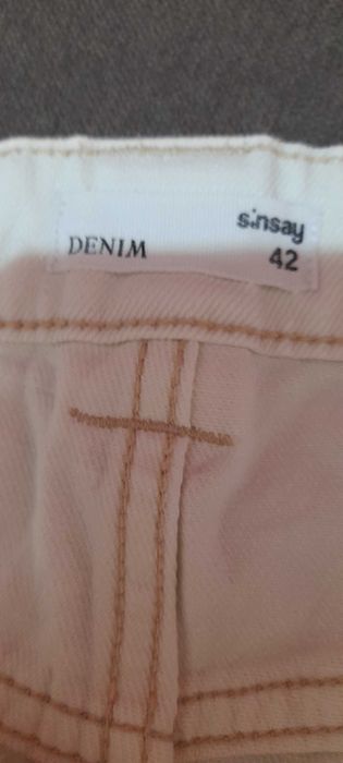 Прадавам къси бели дънкови панталони марка"Деним"