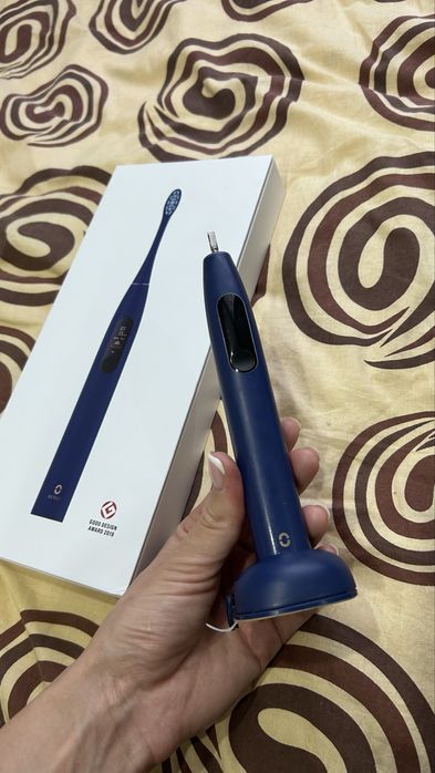 Электрическая зубная щетка