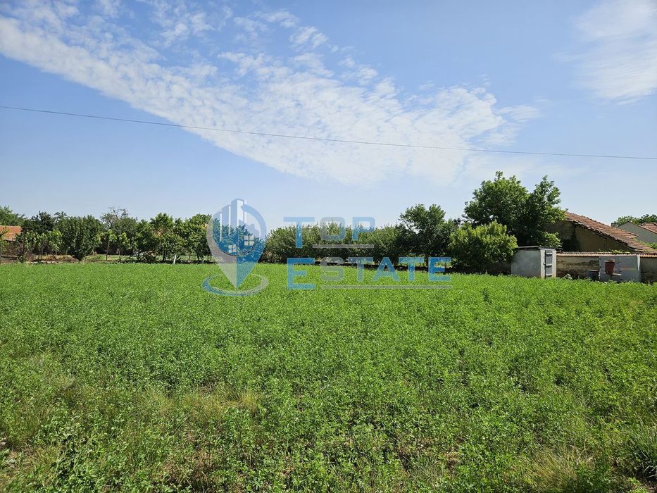 Парцел в с. Раданово подходящ за къща или ФЕЦ