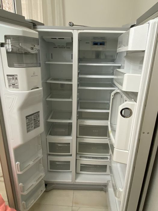 Холодильник LG красный