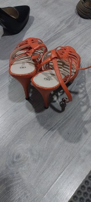 Продам босоножки летние