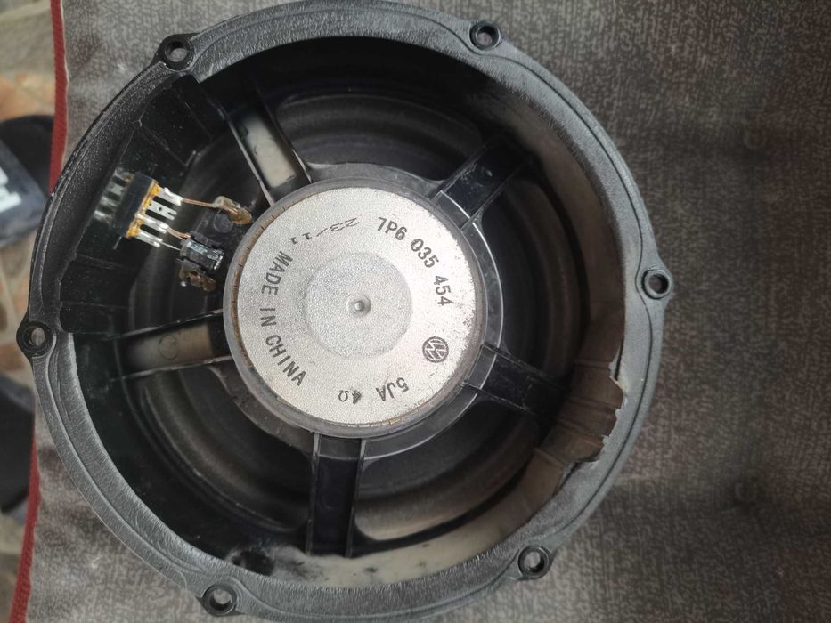 Vând 2 boxe spate Touareg 7P