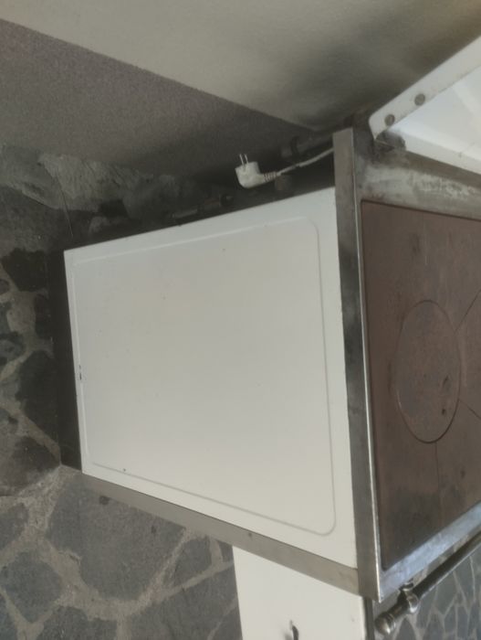 Продавам сръбска печка 20 киловата с водна риза и помпа !