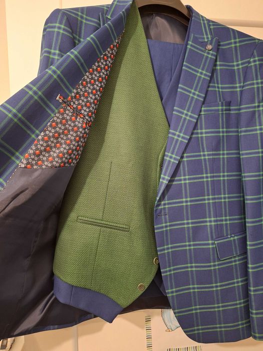 Costum barbati marime 52