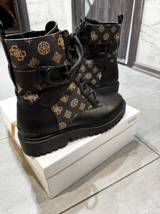 Къси ботуши\ кубинки Guess