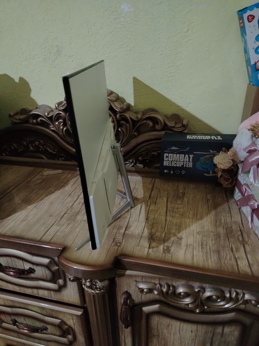 Manitor kompiyuterniki