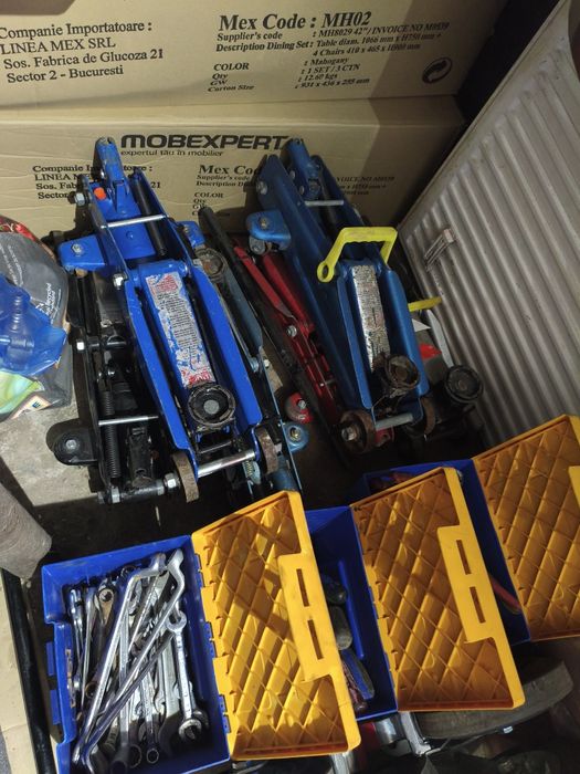 Vind cric crocodil 2 tone și cheie roti