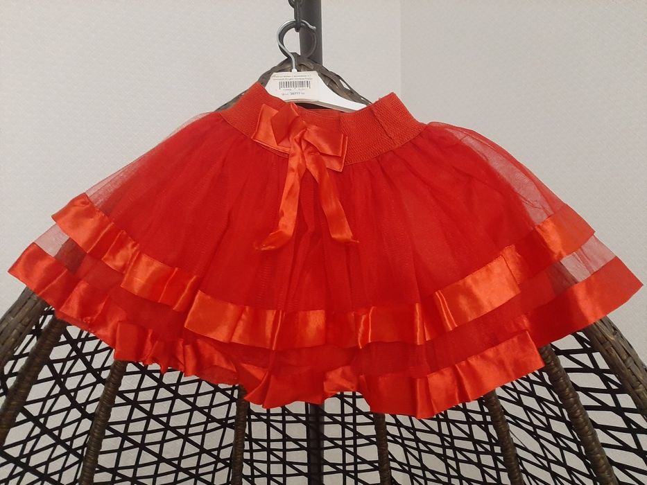 Нарядные платье и юбки для девочек