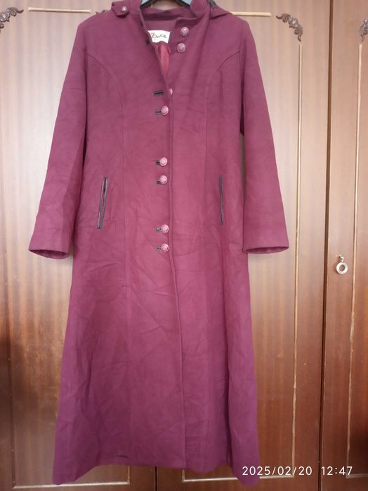 Дамско палто с качулка /вталено/