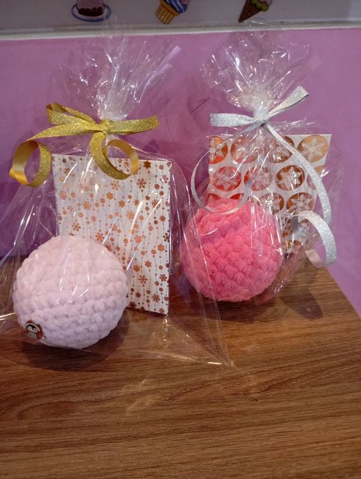 Плетени коледни топки