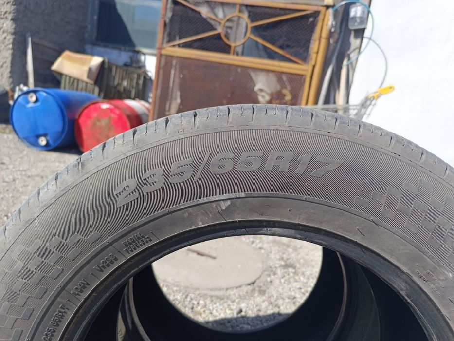 Продам шины 235/65/17