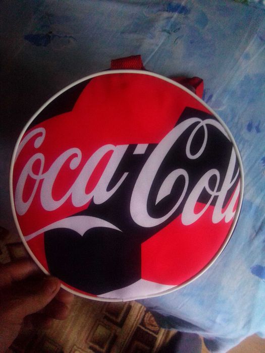 vand geanta coca cola este noua