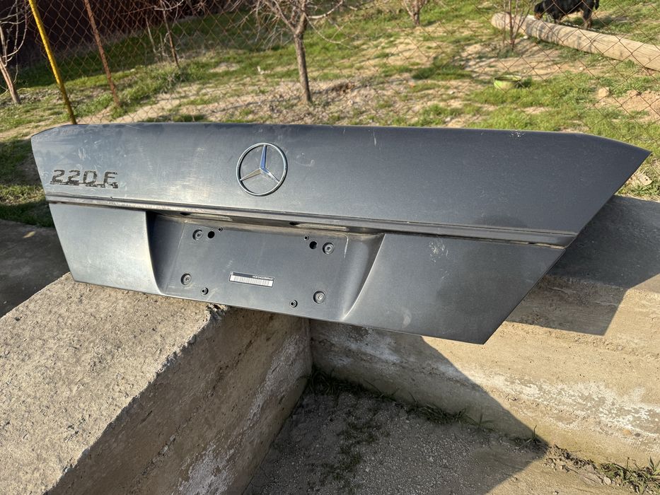 Крышка багажника японец мерседес 124