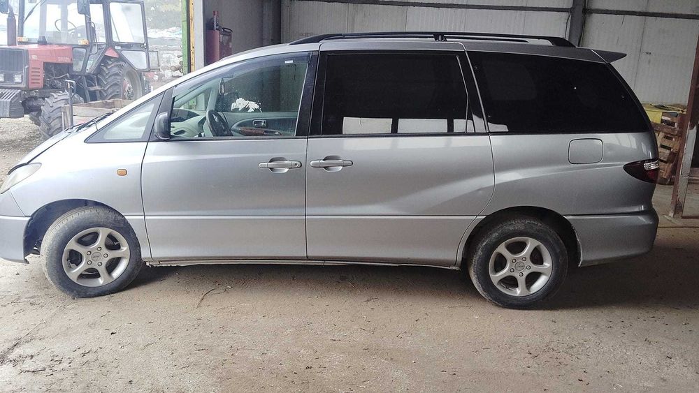 Продавам Toyota previa