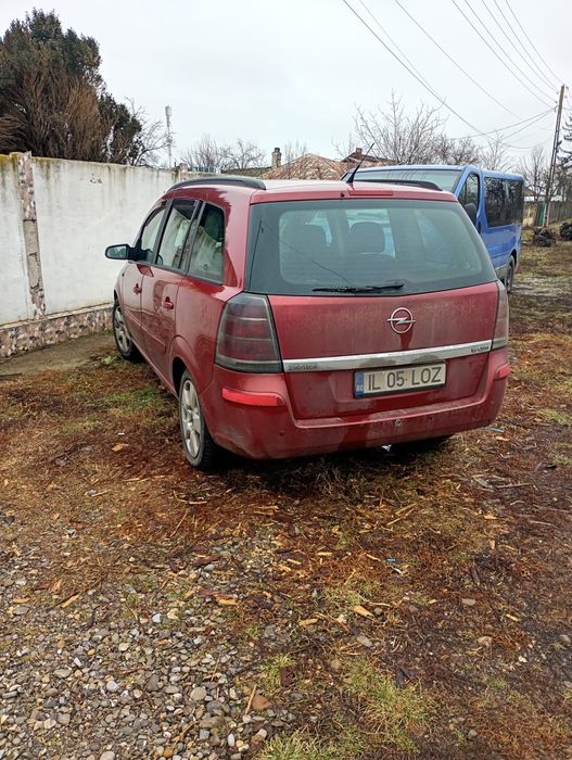 Vând Opel zafira