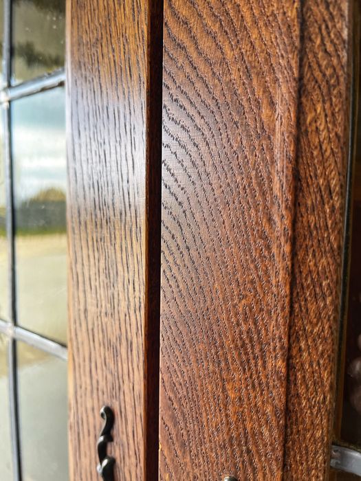 Дъбова ъглова витрина/ ъглова витрина масив