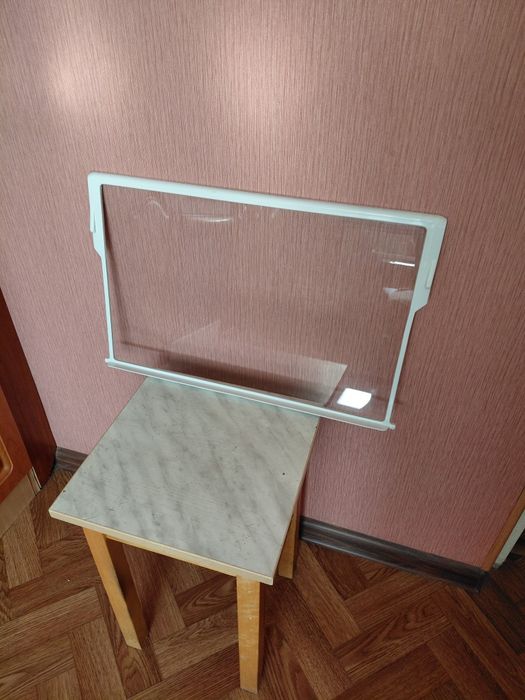 Полки в  холодильник.