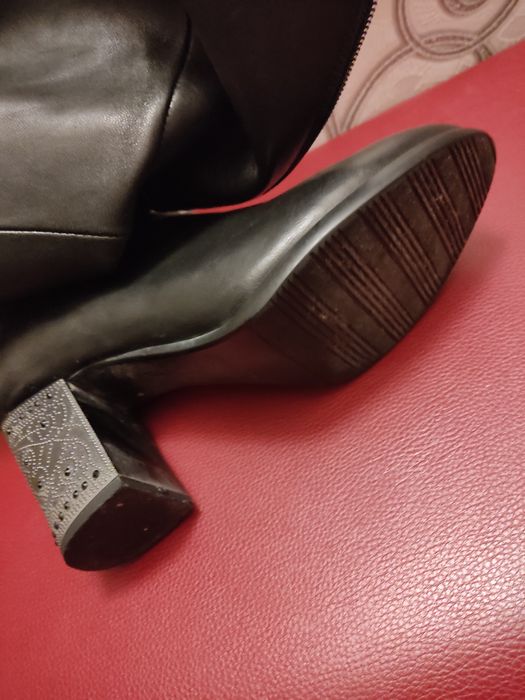 Продаются сапоги, ботфорты.