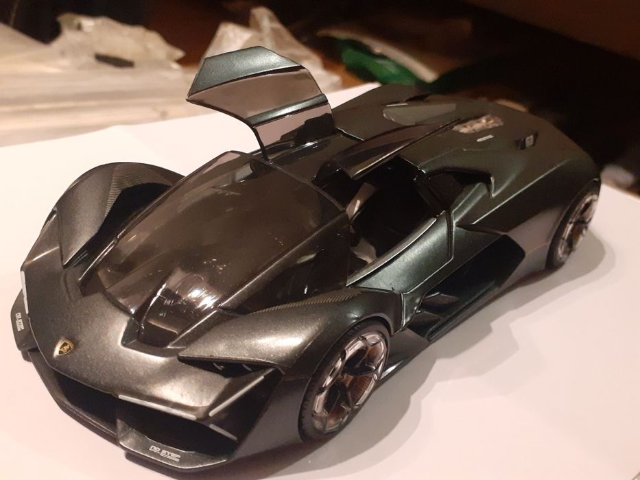 Machete 1/24 - Ford Mustang, Audi R8 Welly, Lamborghini