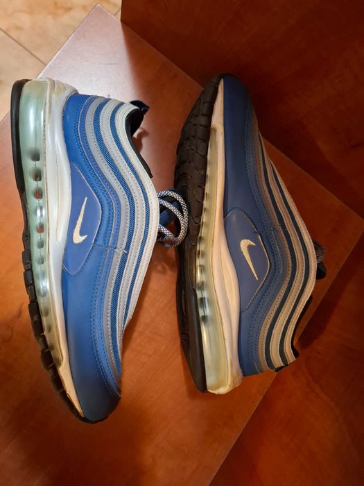 Vand Adidasi Nike