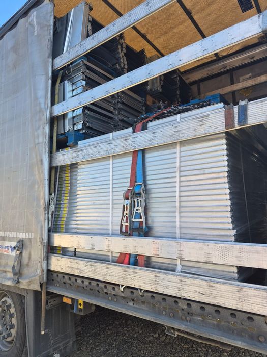 Vând rafturi metalice zincate galvanizate