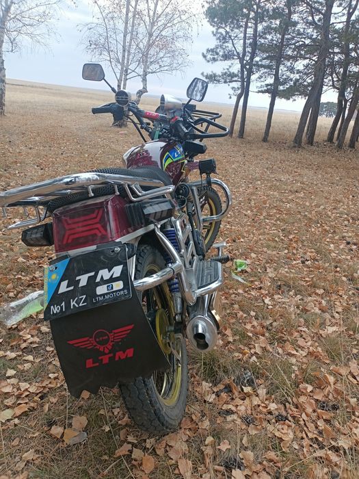 в комплекте,каска , куртка масло!