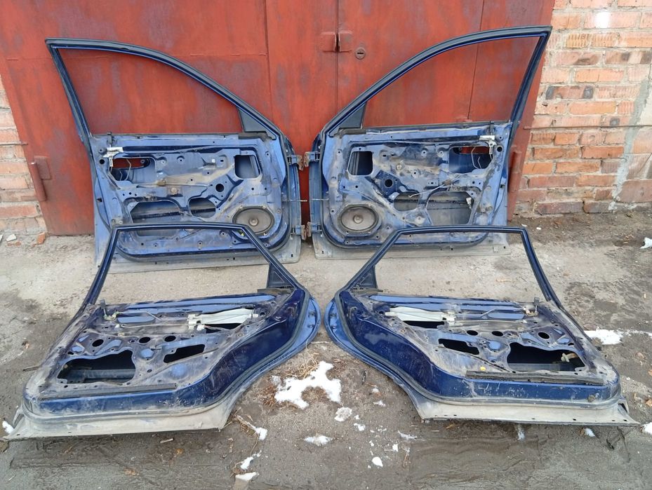 Двери Mazda Cronos Хэтчбек