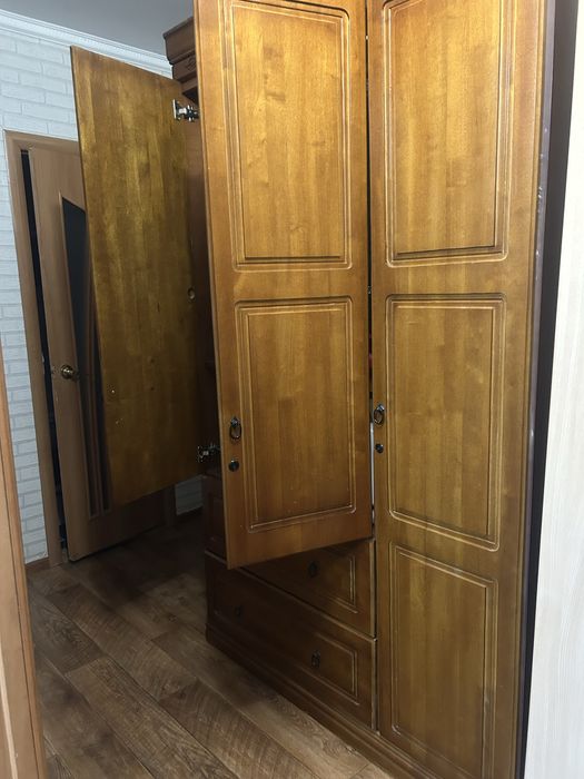 Шкаф плательный дерево