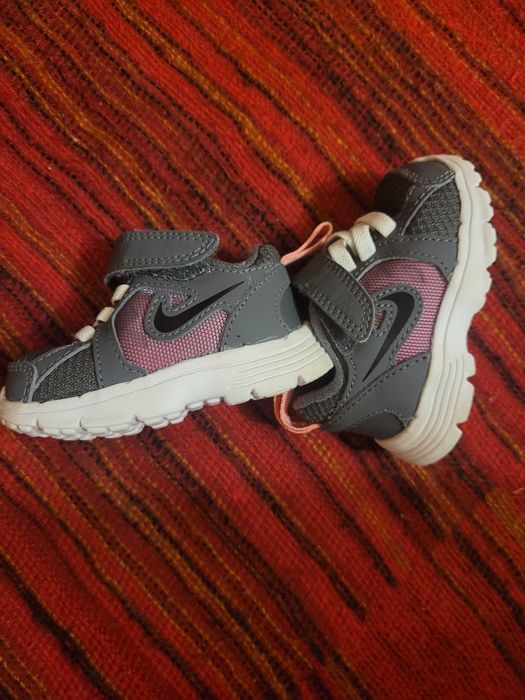 Adidas Nike, marimea 18, in stare buna