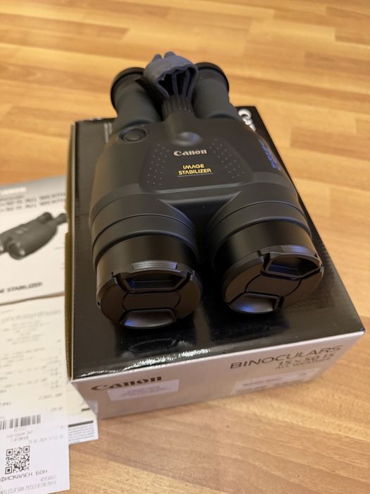 Бинокъл Canon 15x50 is