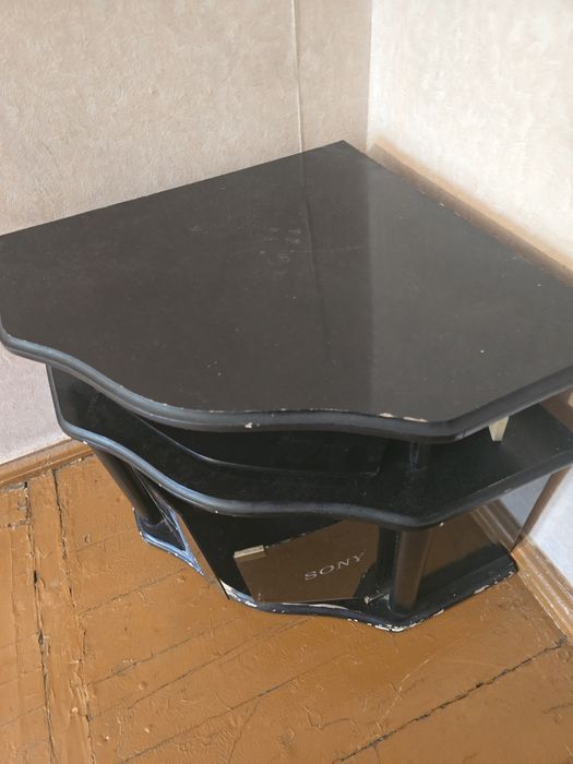 Отдам шифонер,стол,зеркало