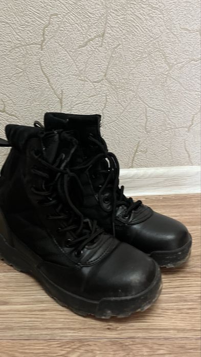 Берцы сатылат новый 1-2рет киілген , бағасы 5000тг қалада тұр…