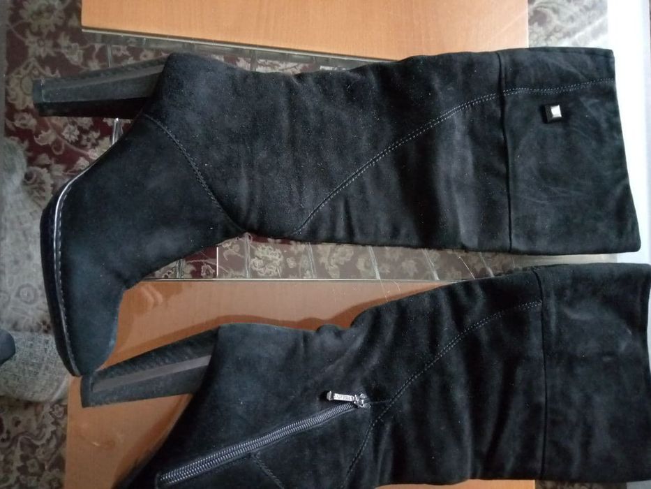 Сапоги из натуральной замши.