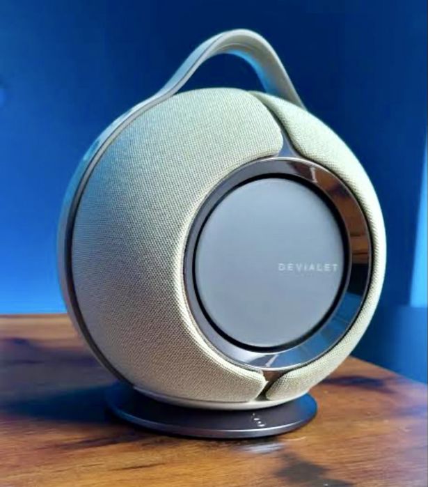 Vand Boxa activa DEVIALET Mania with dock Light Grey impreuna cu Husa pentru boxa Devialet - Mania Cocoon, gri