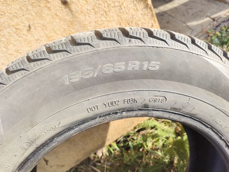 Продам комплект зимней резины R15