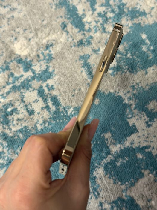 Vând IPhone 13 pro Gold