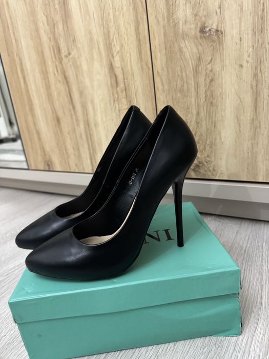 Продам женские туфли