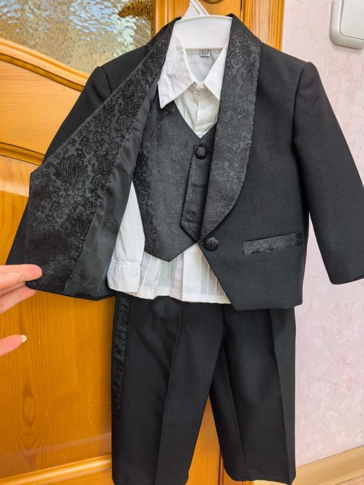 Продам костюм для мальчика 1-2 года