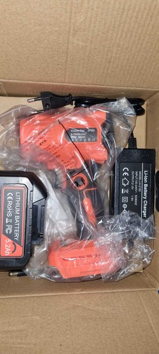 Suflanta de frunze si praf 21V - 2 baterii incluse