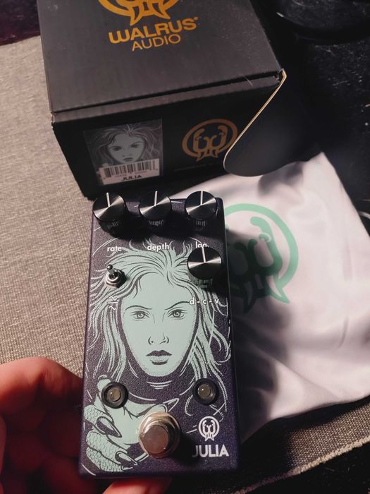 Walrus Julia Chorus хорус / вибрато педал за китара