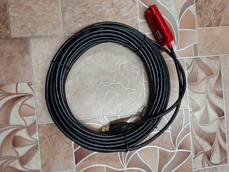 Активный USB-удлинитель, разные кабеля.