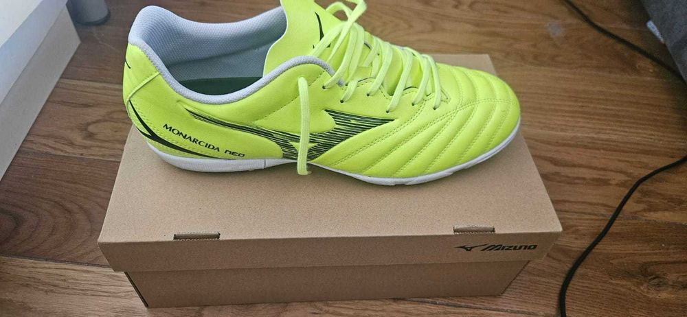 MIZUNO Футболни обувки (стоножки) за изкуствена трева, модел Monarcida Neo