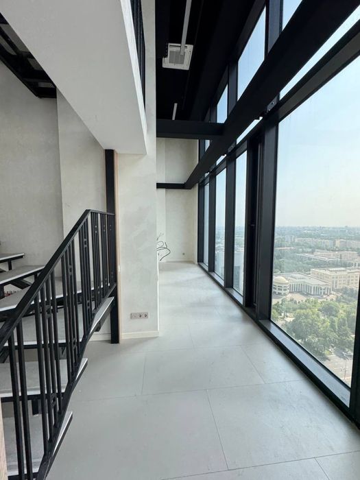 ПРОДАЁТСЯ И СДАЁТСЯ ОФИС в Nest One вид на Парк панорама окна 20-этаж