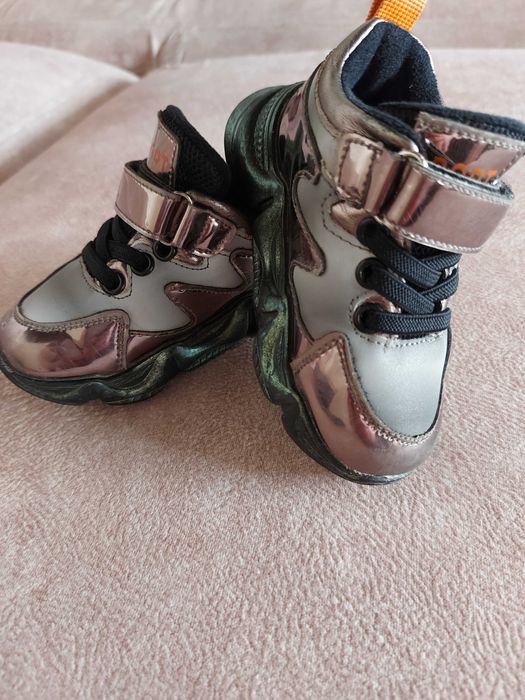 Детские кроссовки