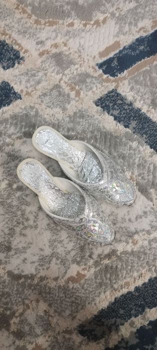 Kelinlar uchun oyoq kiyim