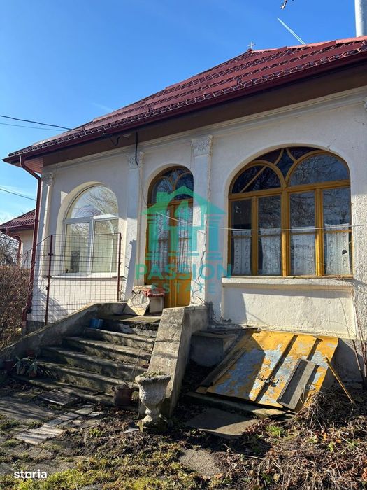 Casă bătrânească tip duplex, teren 10.396 mp