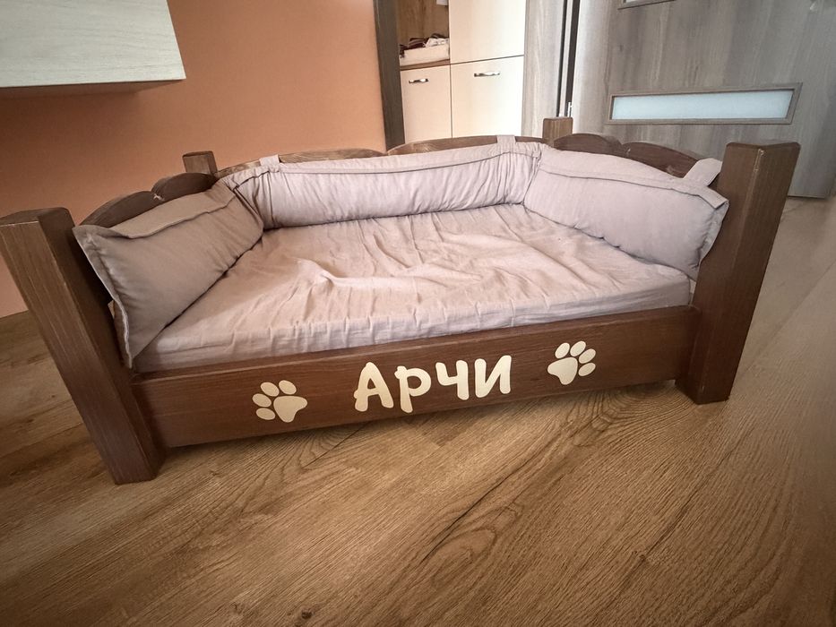 Дървено кучешко легло