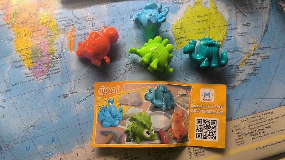 Kinder Surprise Mixart Dinosaurs