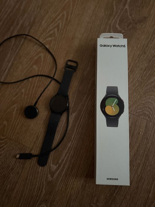 Продам часы Samsung Galaxy Watch 5, СРОЧНО